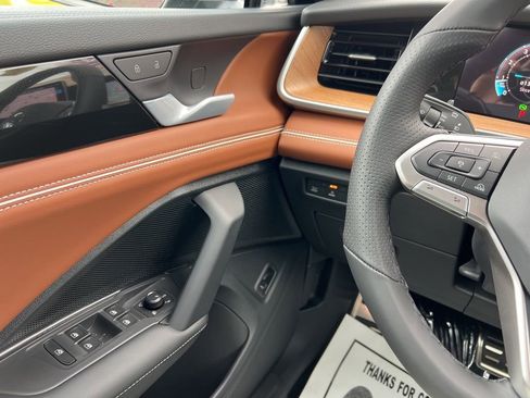 New 2026 Volkswagen Tiguan SEL R-Line image 18