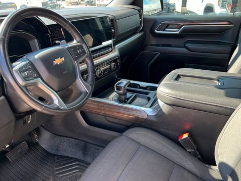 Used 2022 Chevrolet Silverado 1500 LT w/ Z71 Off-Road Package image 16