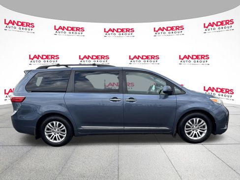 Used 2017 Toyota Sienna XLE w/ XLE Navigation Package image 2