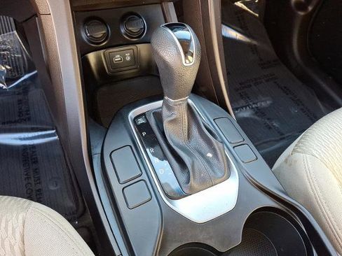 Used 2017 Hyundai Santa Fe Sport image 11