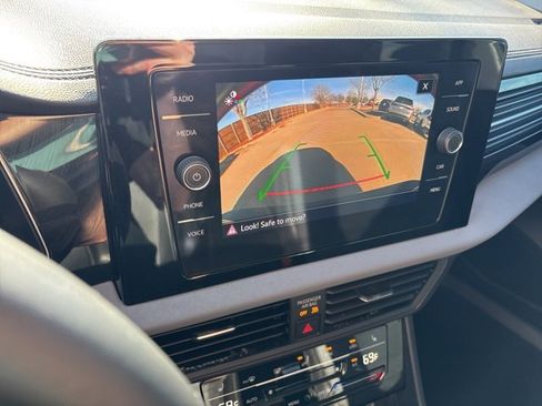 Used 2025 Volkswagen Jetta SE image 11