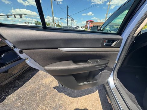 Used 2010 Subaru Outback 2.5i AWD/4WD image 20