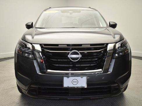 Certified 2025 Nissan Pathfinder SV FWD image 2