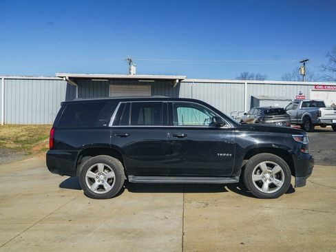 Used 2017 Chevrolet Tahoe LT image 3