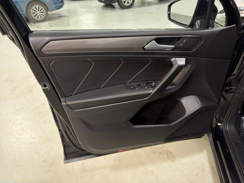 Certified 2023 Volkswagen Tiguan SE FWD image 17