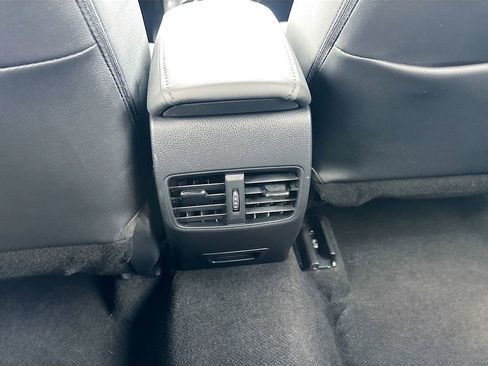 Used 2024 Toyota Corolla Cross XLE image 24