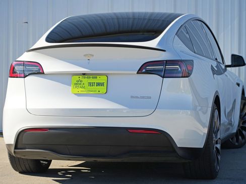 Used 2023 Tesla Model Y Performance image 5