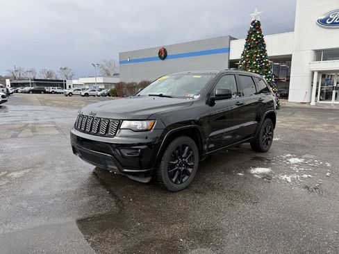 Used 2022 Jeep Grand Cherokee Laredo X image 5