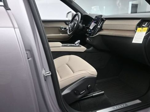 Certified 2026 Volvo XC90 B6 Plus w/ Protection Package Premier AWD/4WD image 30