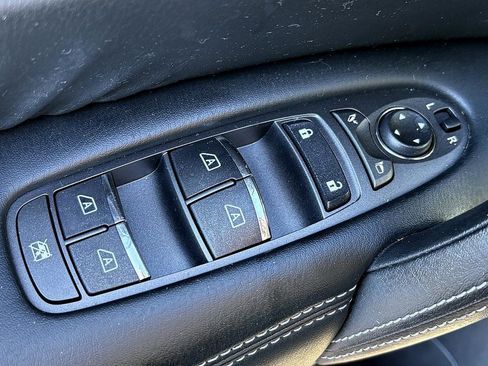 Used 2020 Nissan Armada SL image 18