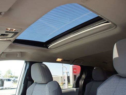 Used 2025 Toyota Sienna LE image 6