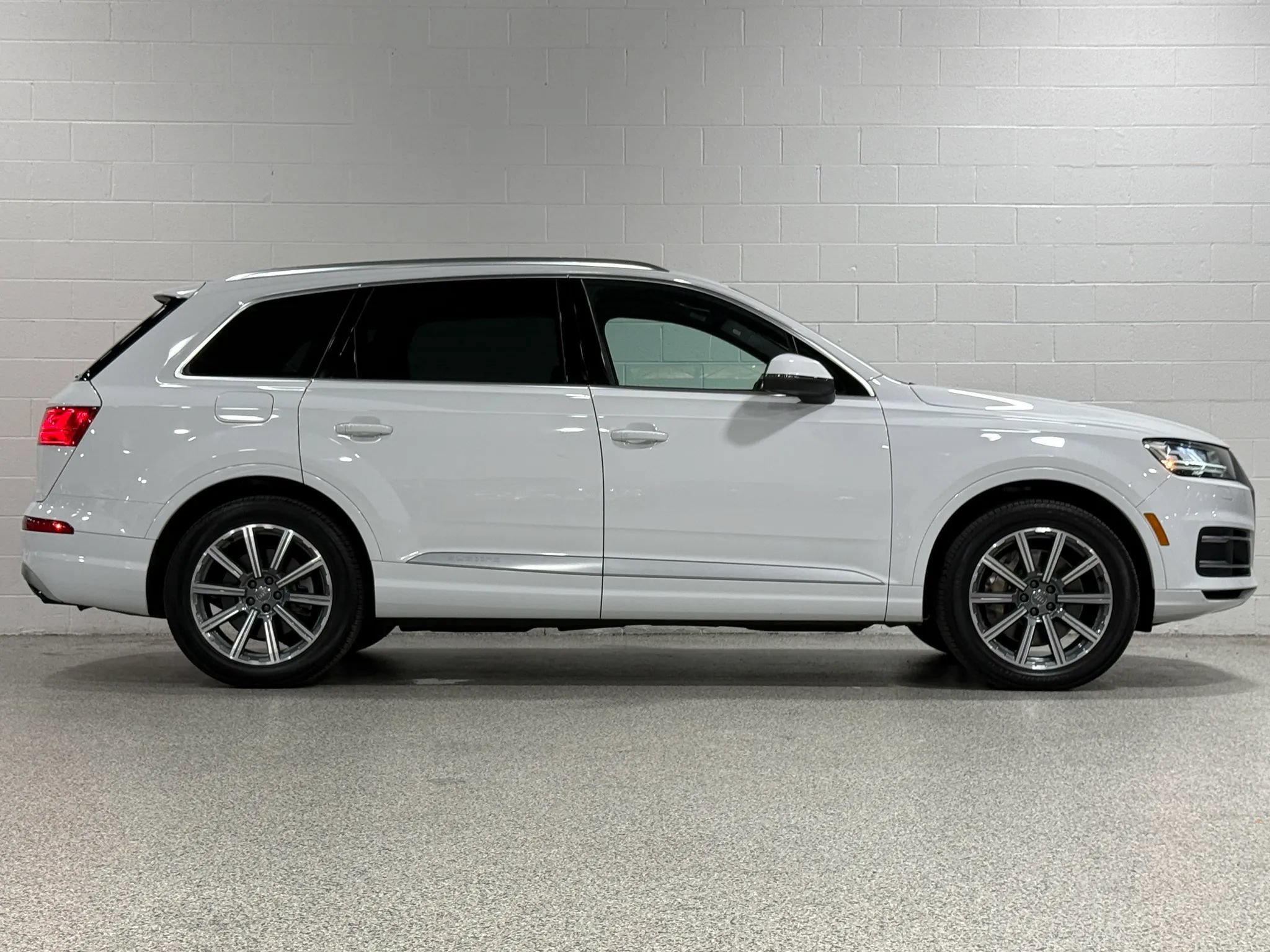 Used 2019 Audi Q7 3.0T Premium Plus w/ Premium Plus Package AWD/4WD image 5