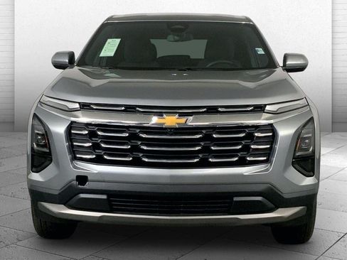 Used 2026 Chevrolet Equinox LT FWD image 2