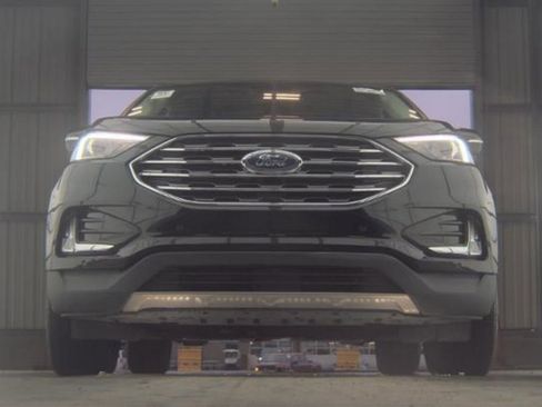 Used 2024 Ford Edge Titanium image 3