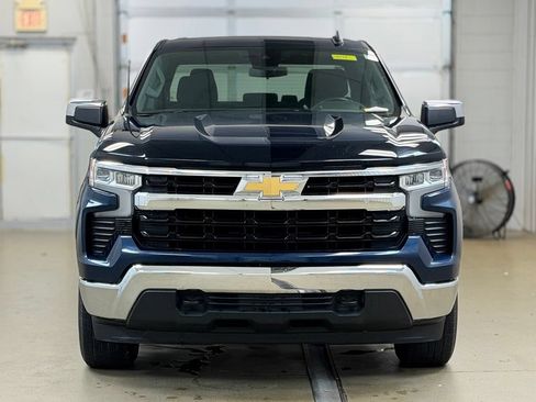 Used 2022 Chevrolet Silverado 1500 LT AWD/4WD image 2