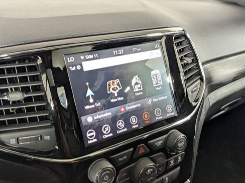 Used 2021 Jeep Grand Cherokee Laredo X image 18