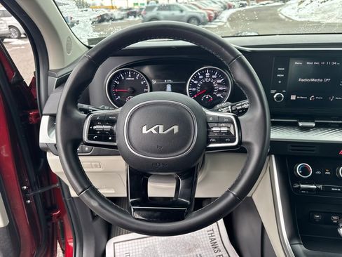 Used 2024 Kia Carnival LX image 15