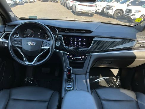 Used 2025 Cadillac XT6 Premium Luxury FWD image 15