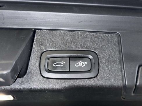 Used 2023 Volvo XC60 B5 Plus w/ Climate Package AWD/4WD image 18
