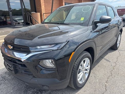 Used 2023 Chevrolet TrailBlazer LS image 2