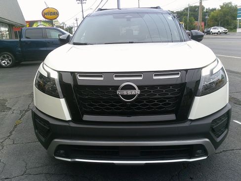 Used 2024 Nissan Pathfinder Rock Creek AWD/4WD image 14