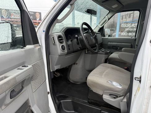 Used 2014 Ford E-250 and Econoline 250 w/ Power Group image 9