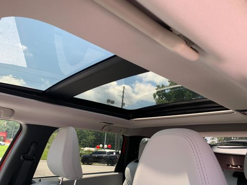 New 2025 Mitsubishi Outlander SE image 17