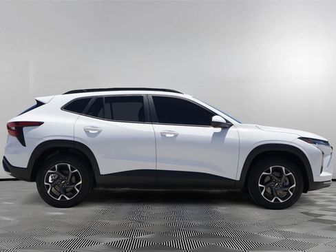 Used 2024 Chevrolet Trax LT FWD image 4