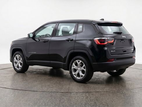 Used 2025 Jeep Compass Latitude image 6