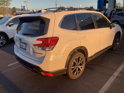 Used 2020 Subaru Forester Limited image 4