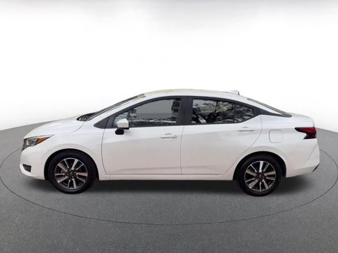 Used 2025 Nissan Versa SV image 9