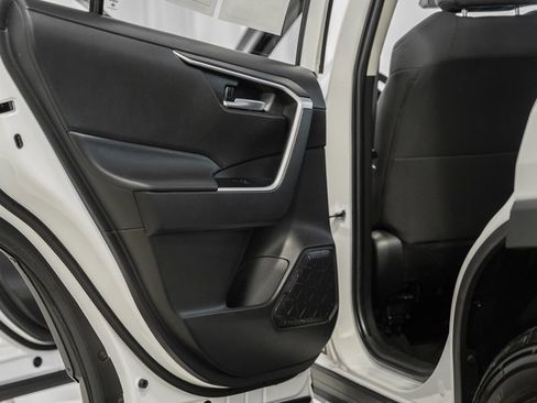 Used 2025 Toyota RAV4 XLE image 32