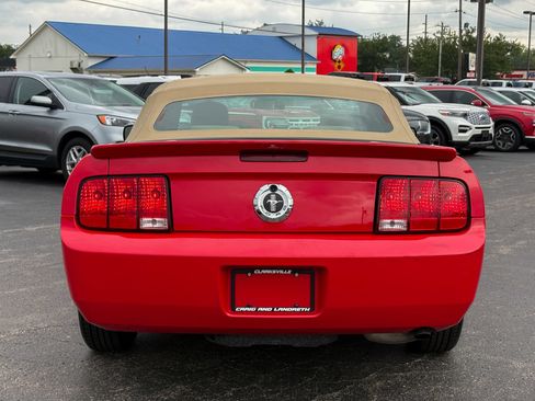 Used 2009 Ford Mustang Convertible RWD image 13
