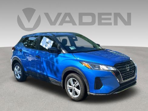 New 2025 Nissan Kicks Play S image 1