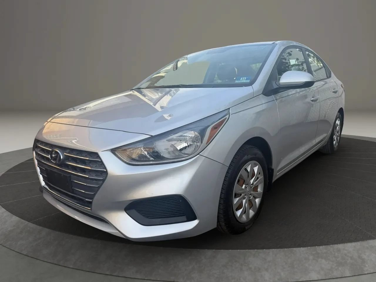 Used 2019 Hyundai Accent SE FWD image 1