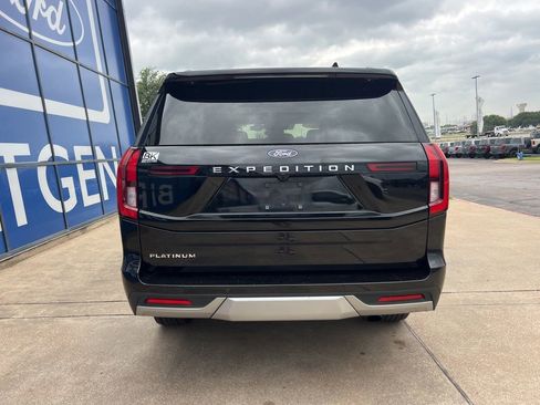 Used 2025 Ford Expedition Platinum AWD/4WD image 7