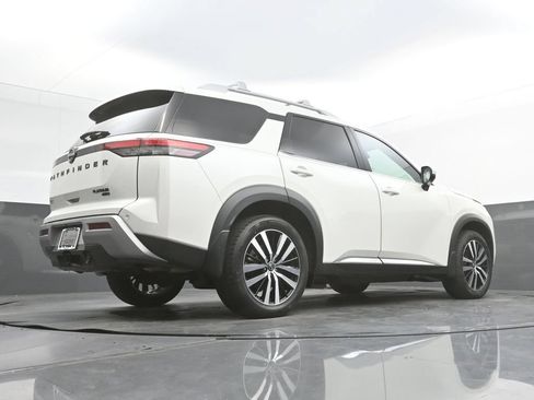 Used 2023 Nissan Pathfinder Platinum w/ Black Appearance Package AWD/4WD image 38