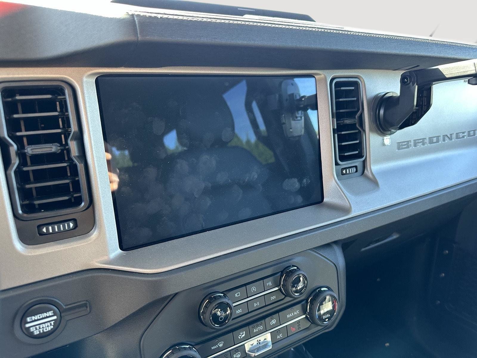 Used 2025 Ford Bronco Outer Banks AWD/4WD image 12