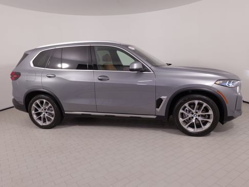 Used 2024 BMW X5 xDrive40i w/ Premium Package AWD/4WD image 10