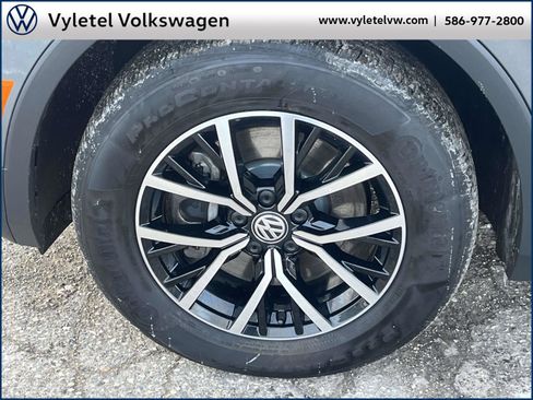 Certified 2021 Volkswagen Tiguan SE w/ Panoramic Sunroof Package image 7