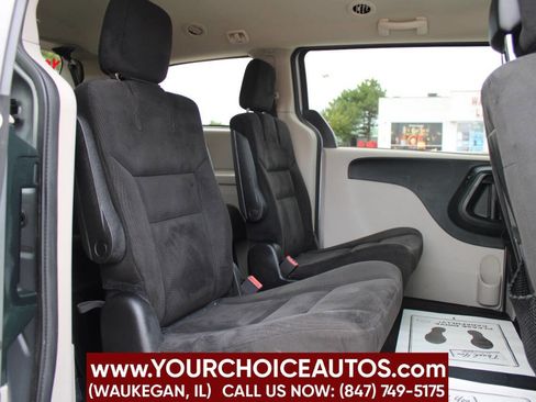 Used 2015 Dodge Grand Caravan SXT image 18