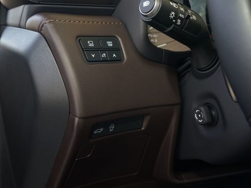 Used 2023 Lexus LX 600 4WD w/ Accessory Package (Z1) image 31