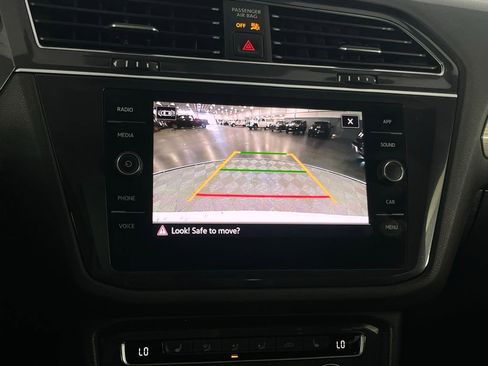 Used 2021 Volkswagen Tiguan SE R-Line image 18
