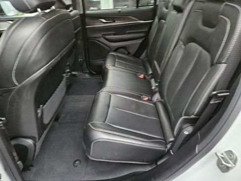 Used 2023 Jeep Grand Cherokee Limited w/ Luxury Tech Group II image 17