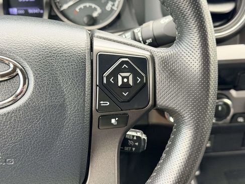 Certified 2017 Toyota Tacoma TRD Off-Road w/ Tow Package (A/T) AWD/4WD image 8