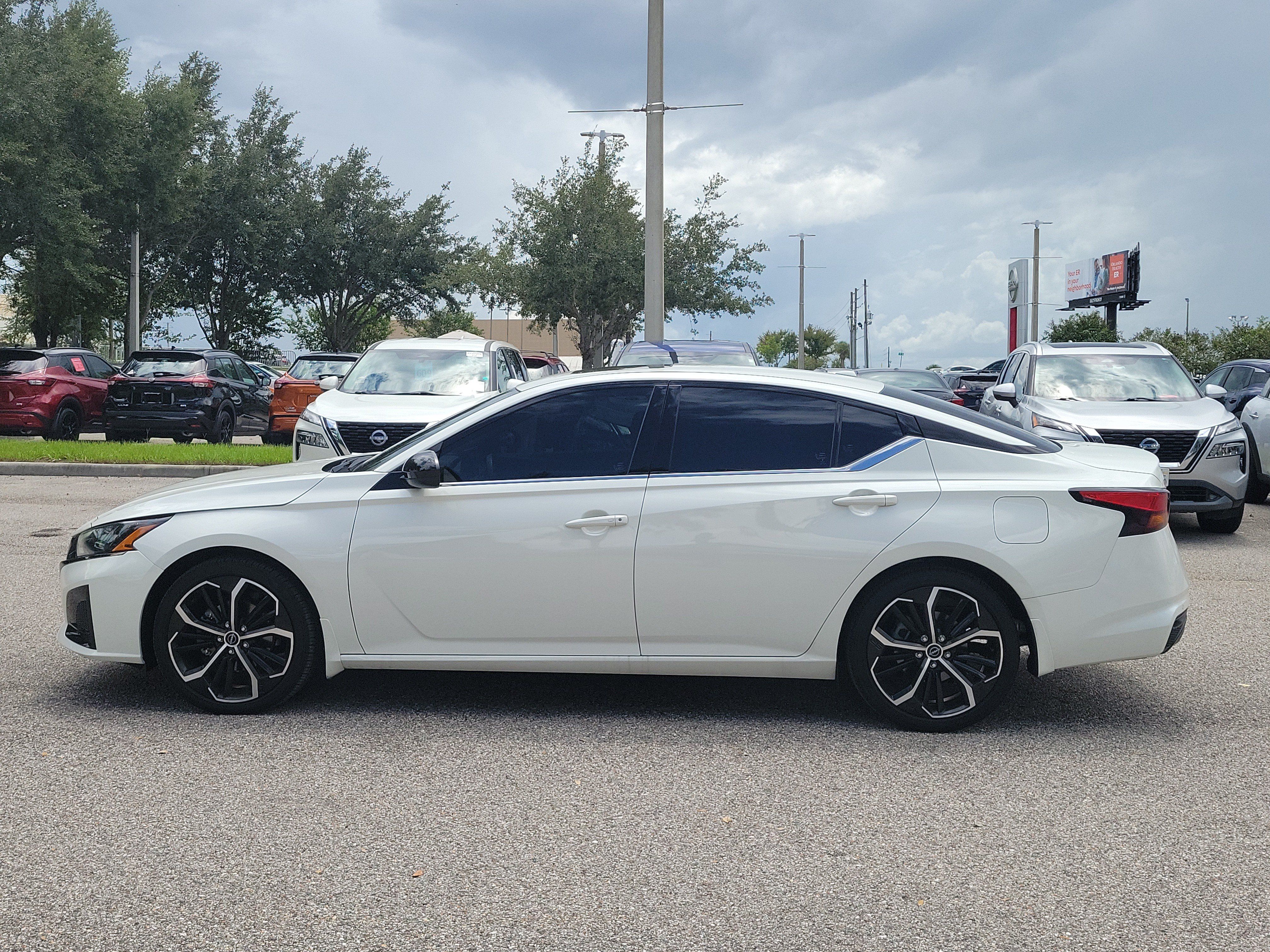 Certified 2025 Nissan Altima 2.5 SR w/ SR Premium Package FWD image 9