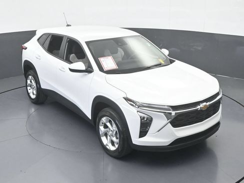 Used 2025 Chevrolet Trax LS w/ LS Convenience Package FWD image 53