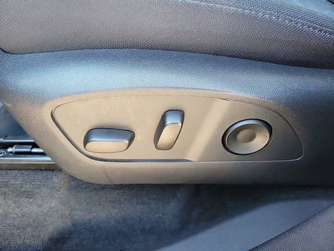 Used 2025 GMC Acadia Elevation image 17