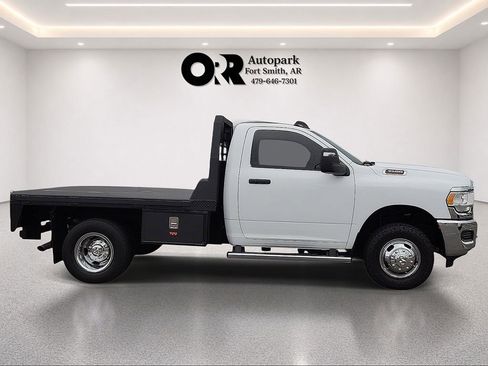 Used 2024 RAM 3500 Tradesman w/ Chrome Appearance Group AWD/4WD image 6