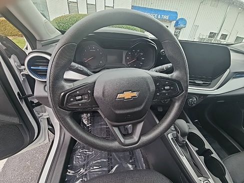 Used 2024 Chevrolet Trax LS image 11